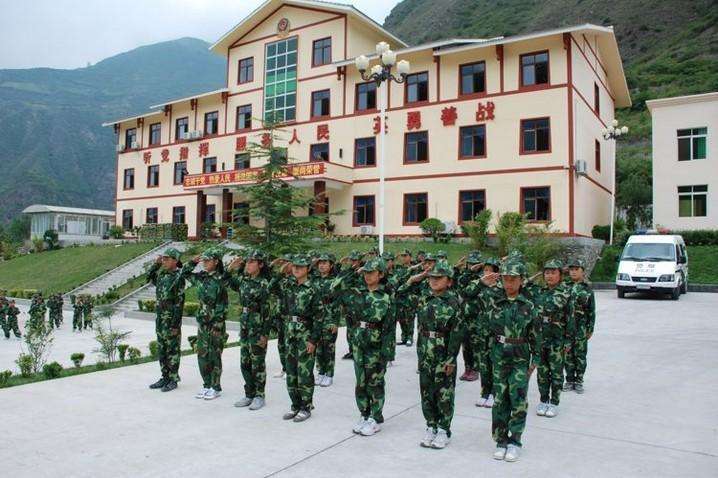 上海军事夏令营：培养孩子们的服从意识和独立意识